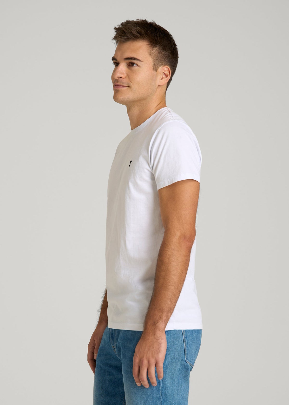 MODERN-FIT Embroidered Logo Crewneck T-Shirt for Tall Men in White