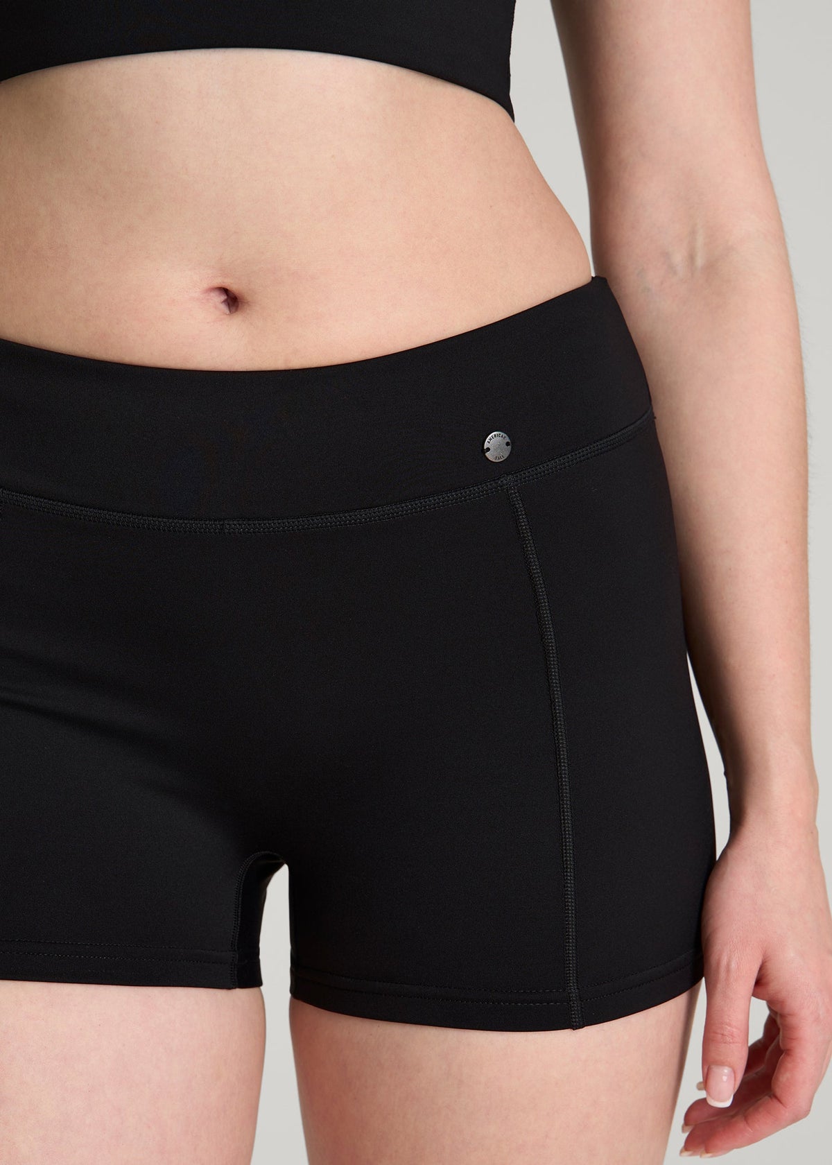 Fitted Hybrid Shorts for Tall Women in Deep Black
