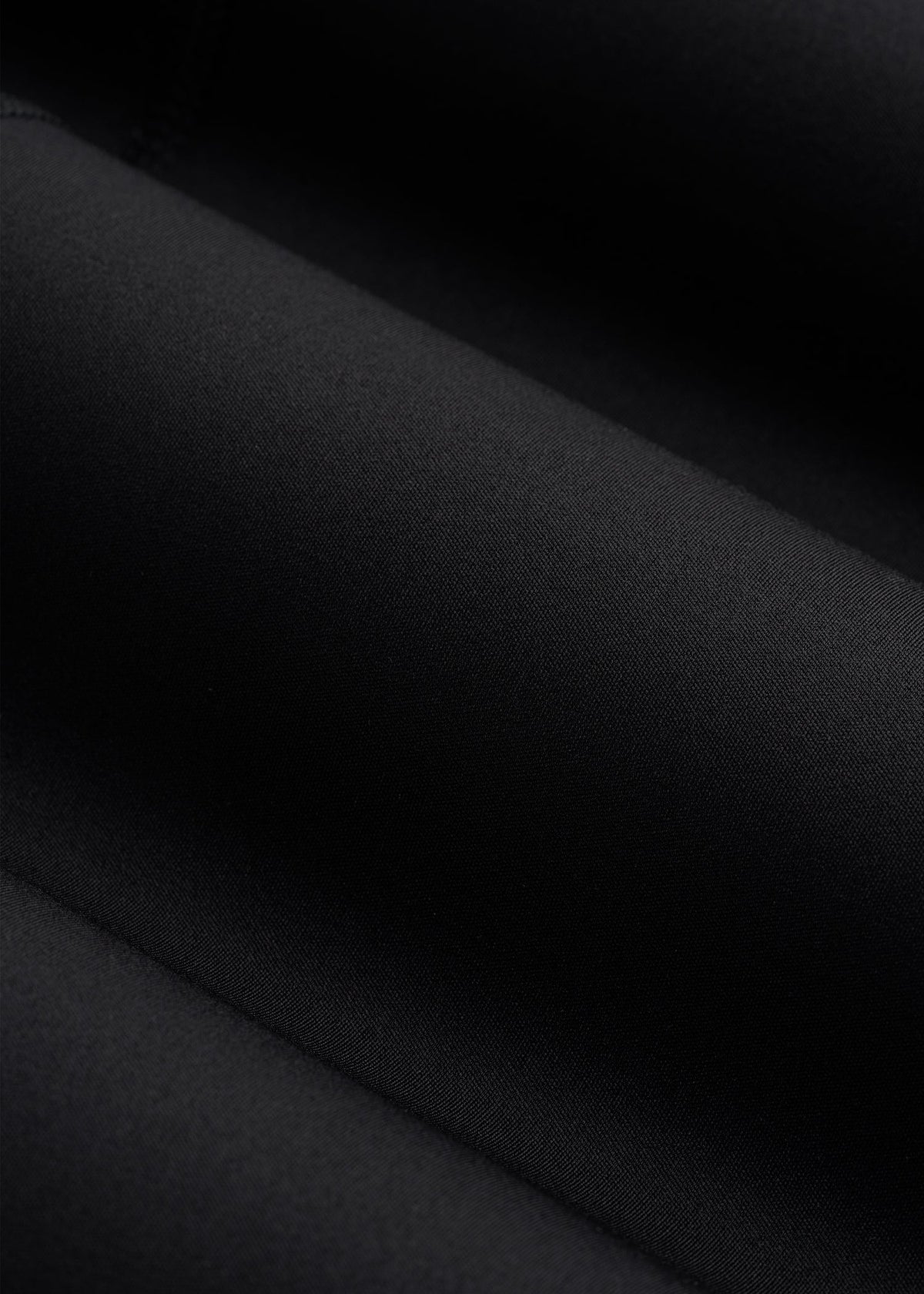 Fitted Hybrid Shorts for Tall Women in Deep Black