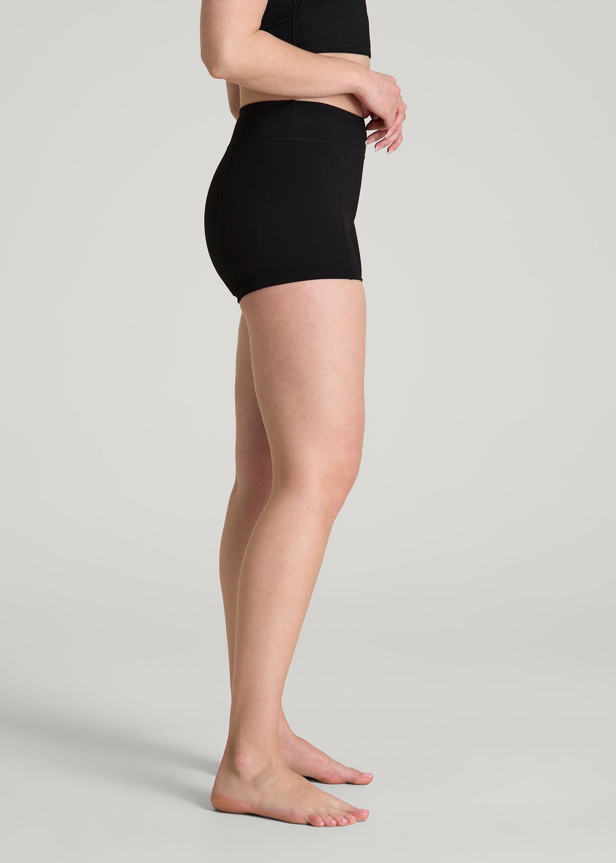 Fitted Hybrid Shorts for Tall Women in Deep Black